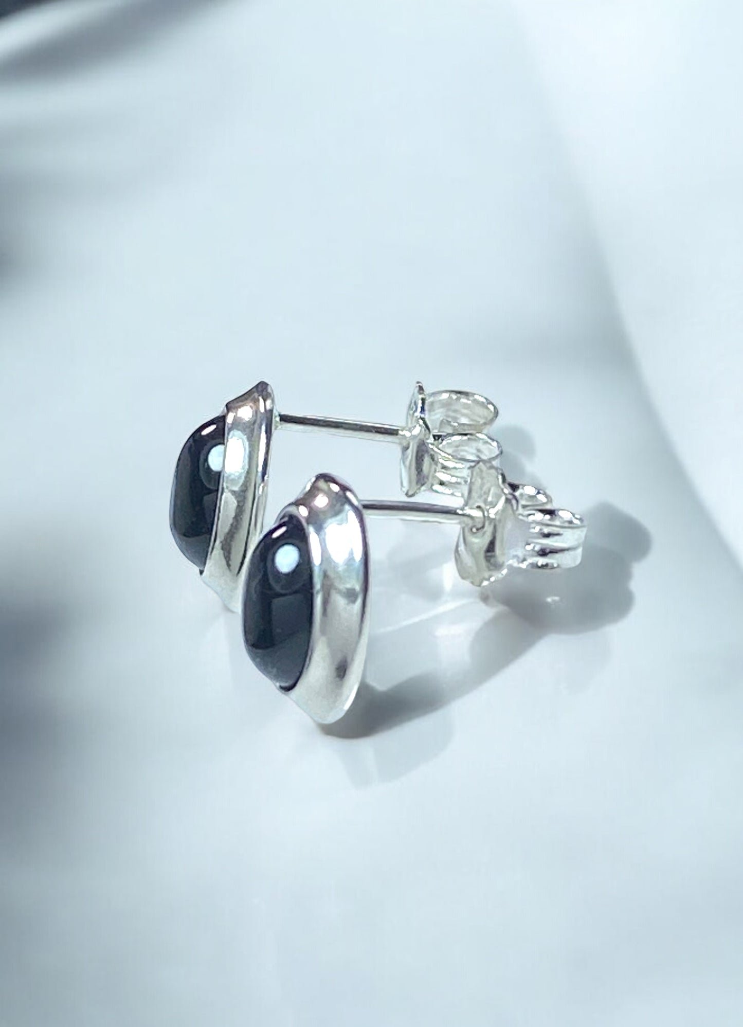 Oval bezel