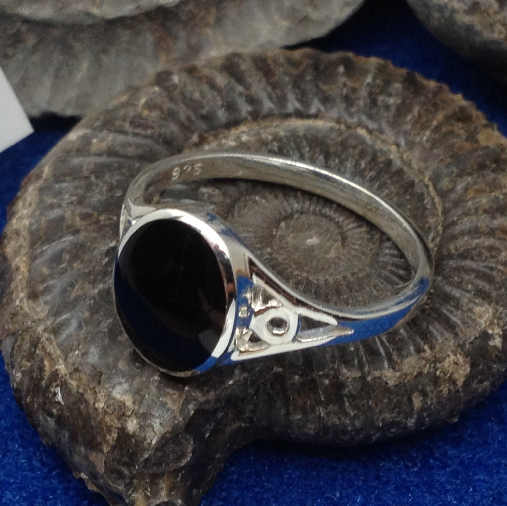 Celtic oval ring