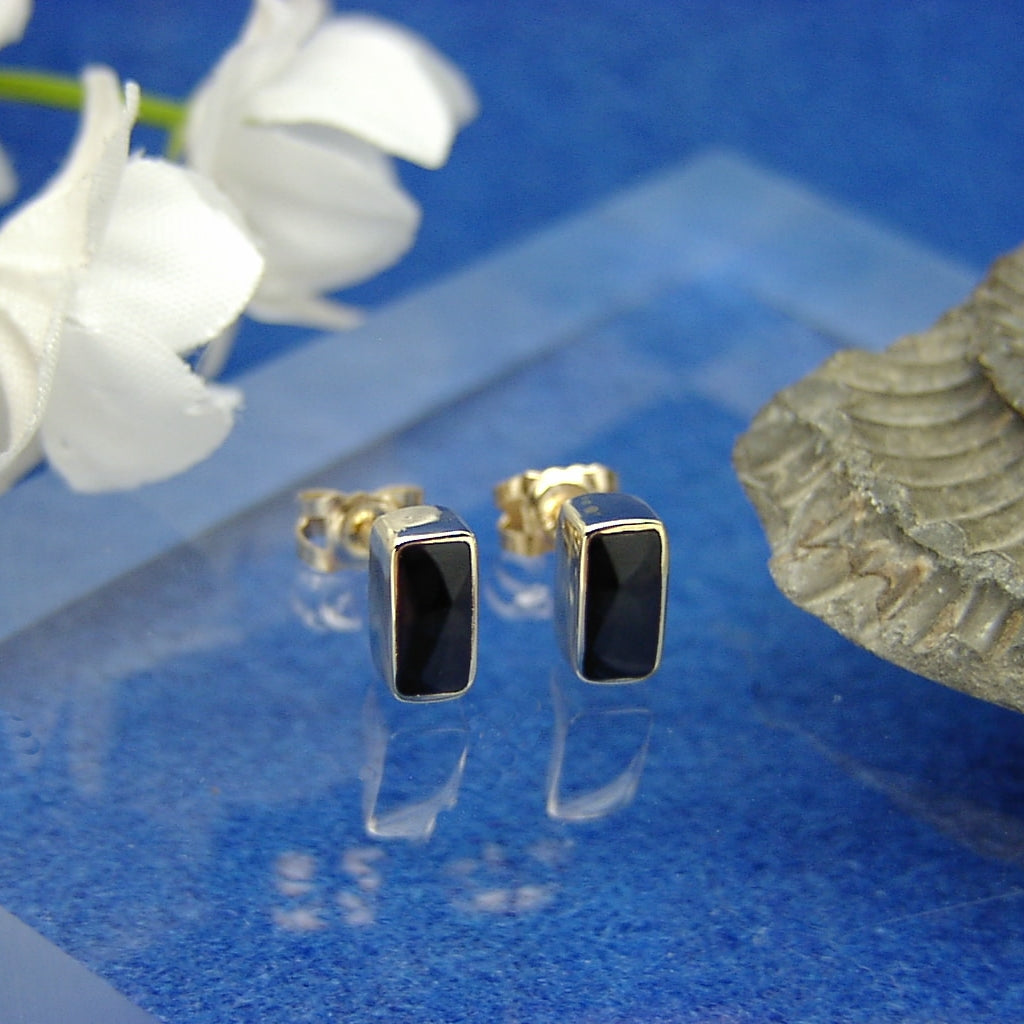 Tiny oblong 9ct studs