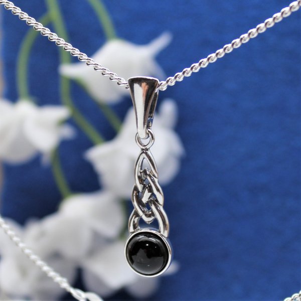 Round cabbed celtic drop