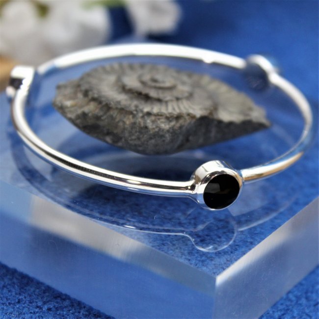 Round 3 stone bangle