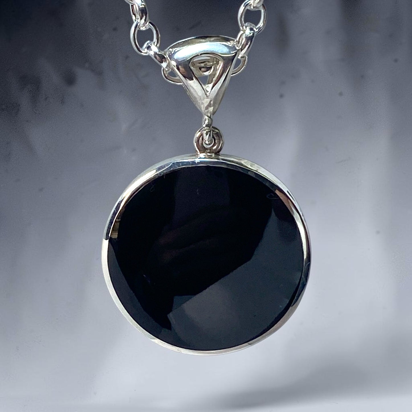 Opalique round