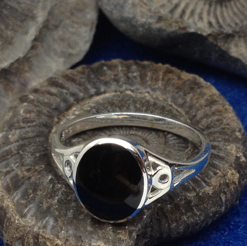 Celtic oval ring