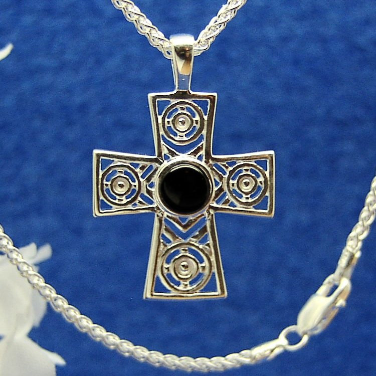 Circle Cross Jet Necklace