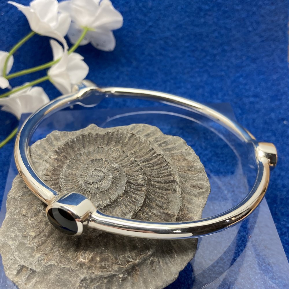 Oval 3 stone bangle – Simpson's Jet of Whitby